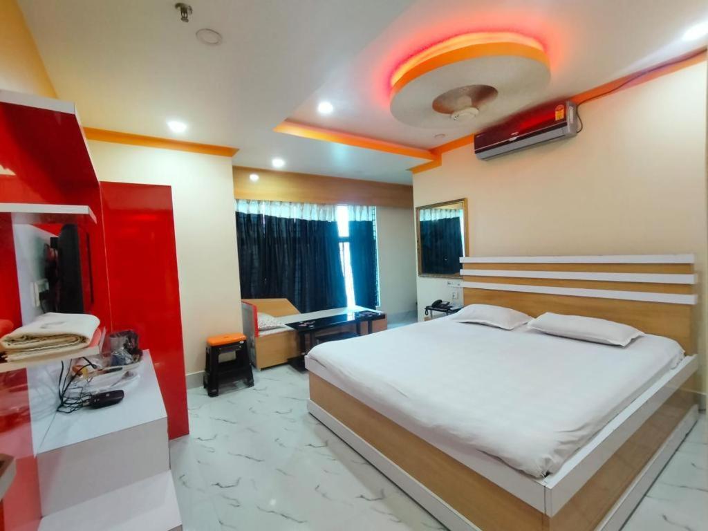 Hotel Anurag Palace アガルタラ エクステリア 写真