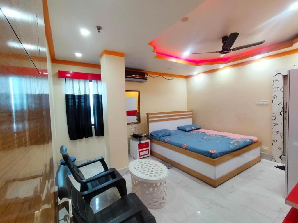 Hotel Anurag Palace アガルタラ エクステリア 写真