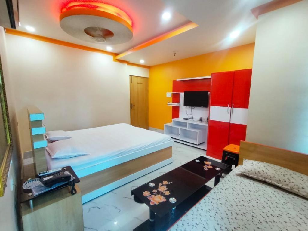 Hotel Anurag Palace アガルタラ エクステリア 写真